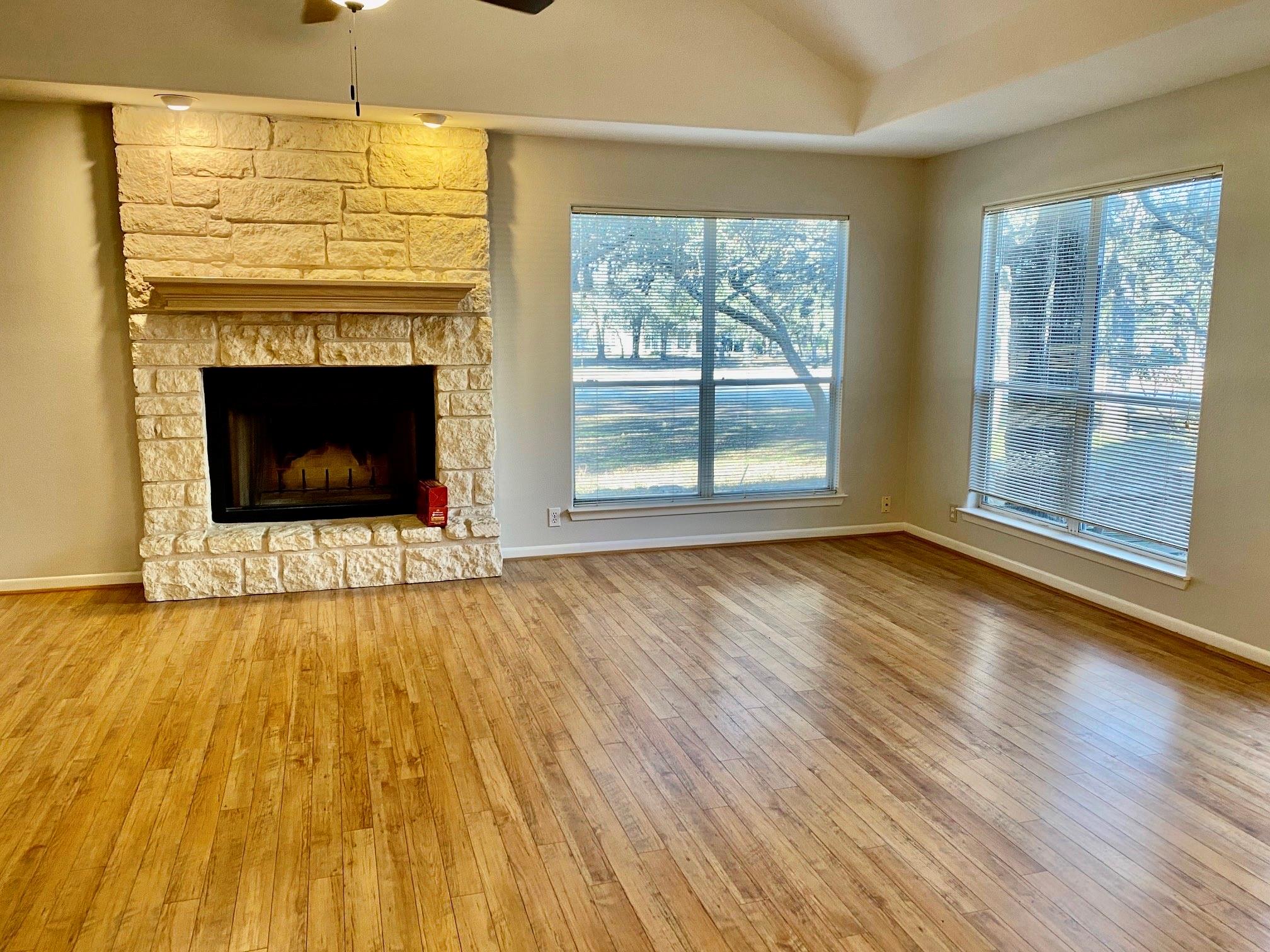 27 Par View Dr, Wimberley, TX 78676