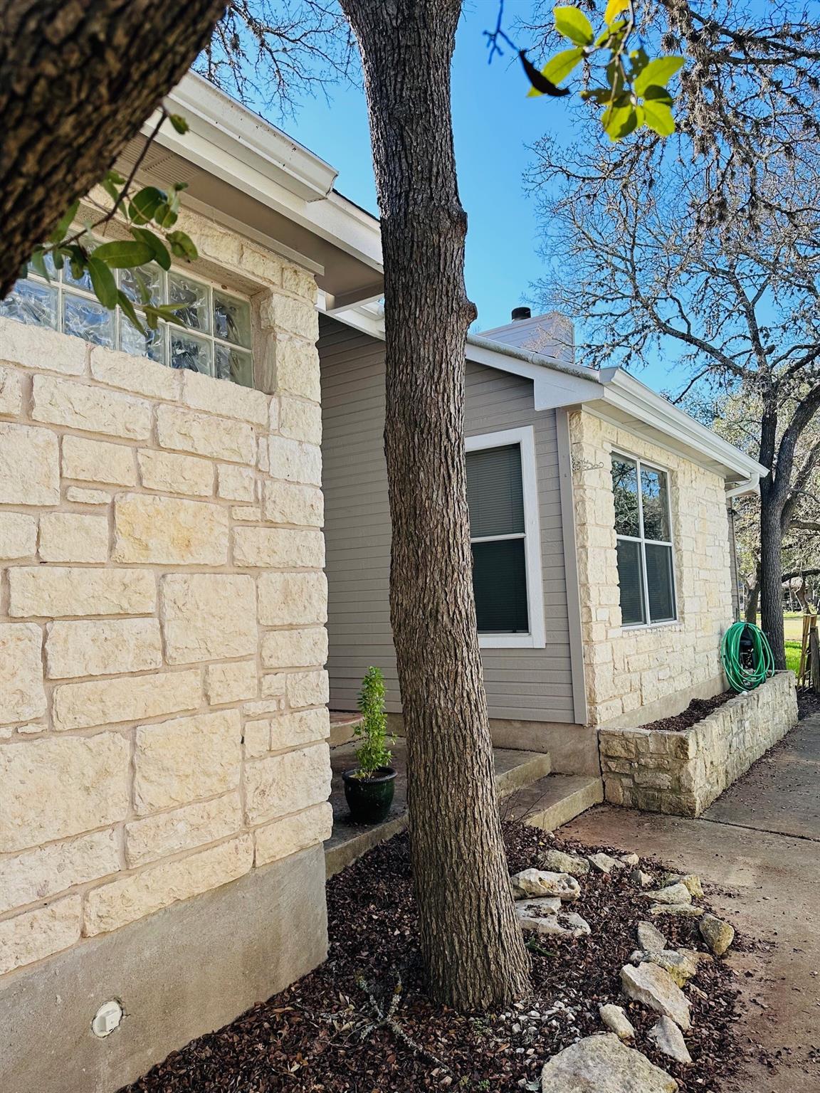 27 Par View Dr, Wimberley, TX 78676