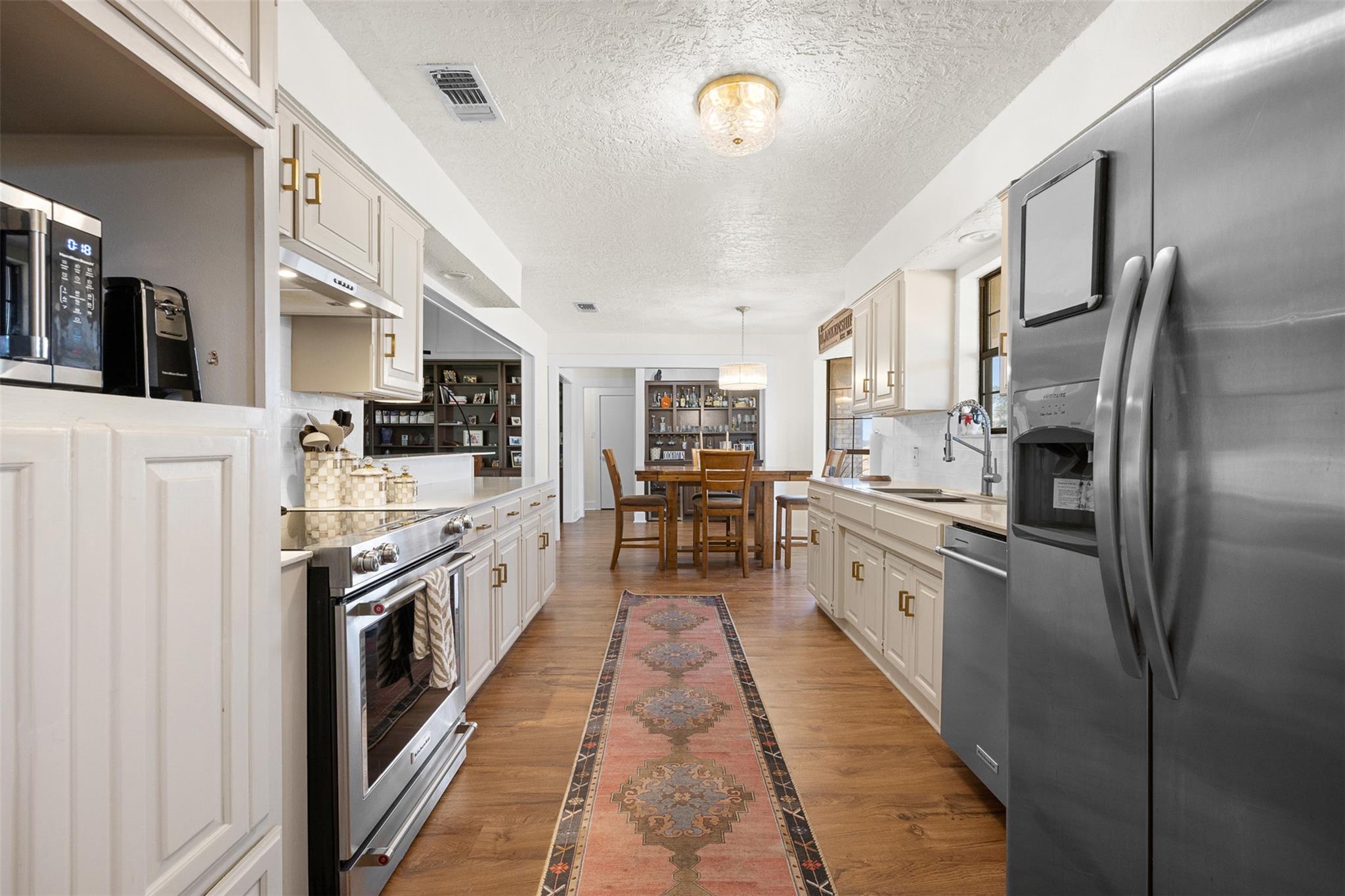 9203 S Us Highway 77 Highway, Rockdale, TX 76567