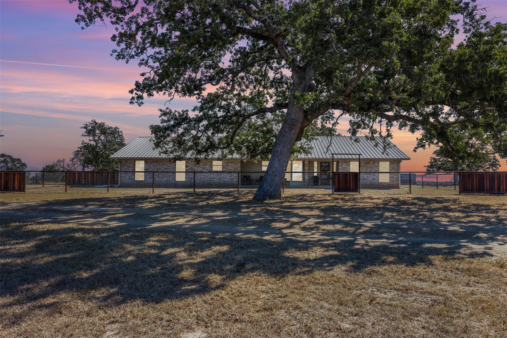 9203 S Us Highway 77 Highway, Rockdale, TX 76567