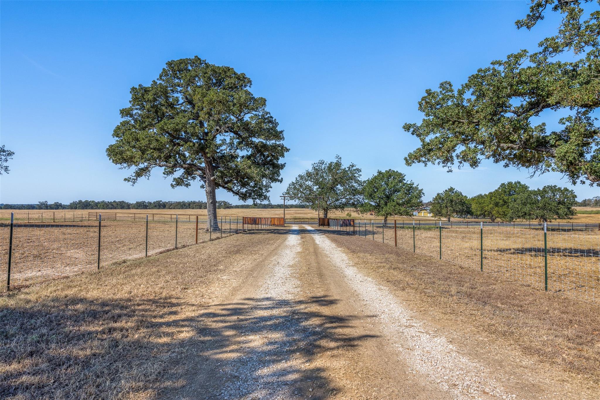 9203 S Us Highway 77 Highway, Rockdale, TX 76567