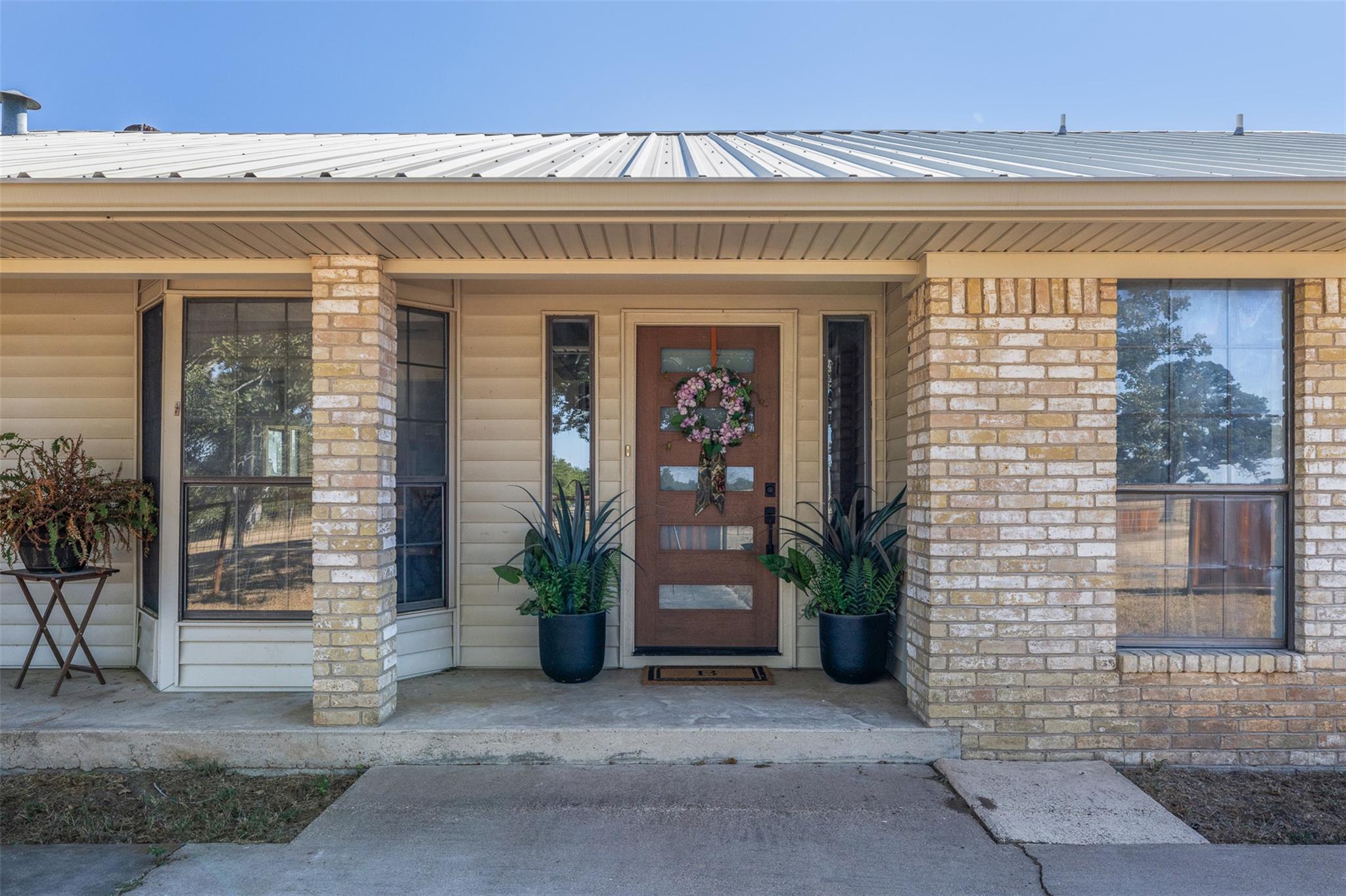 9203 S Us Highway 77 Highway, Rockdale, TX 76567