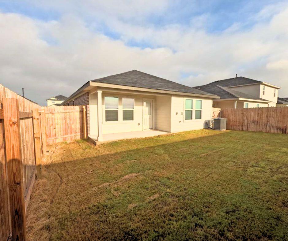 424 NEW ALBANY Ln, San Marcos, TX 78666