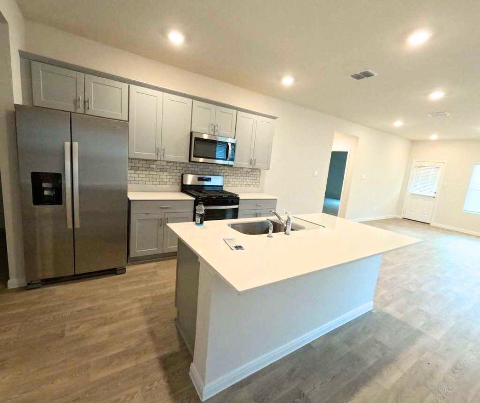 424 NEW ALBANY Ln, San Marcos, TX 78666