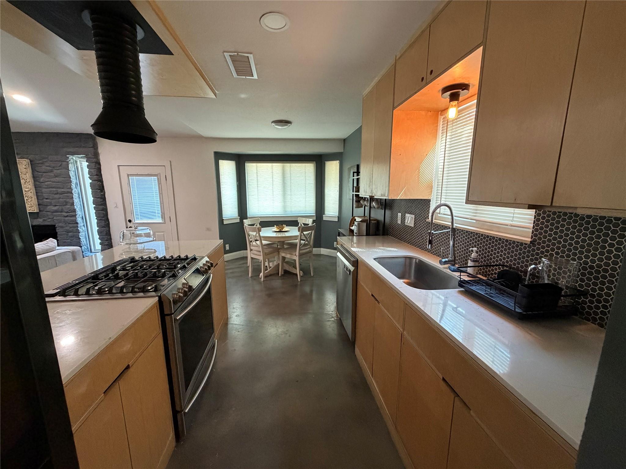 1900 Dauphine Cv, Austin, TX 78727