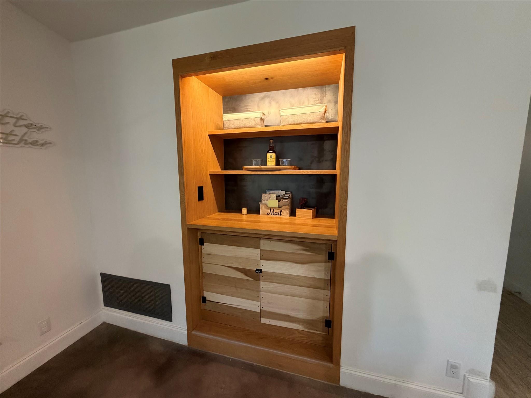 1900 Dauphine Cv, Austin, TX 78727