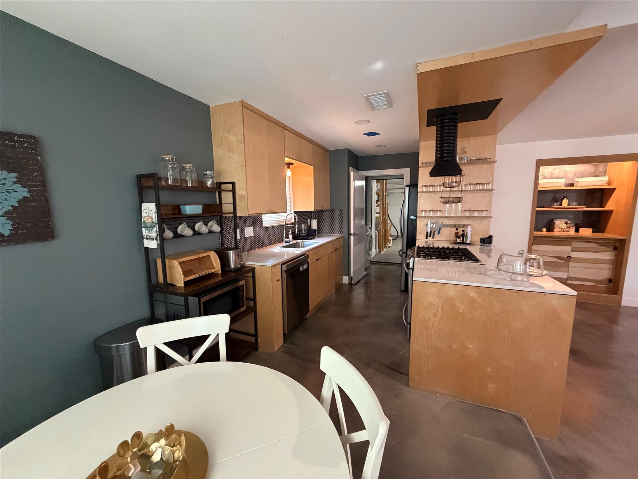 1900 Dauphine Cv, Austin, TX 78727