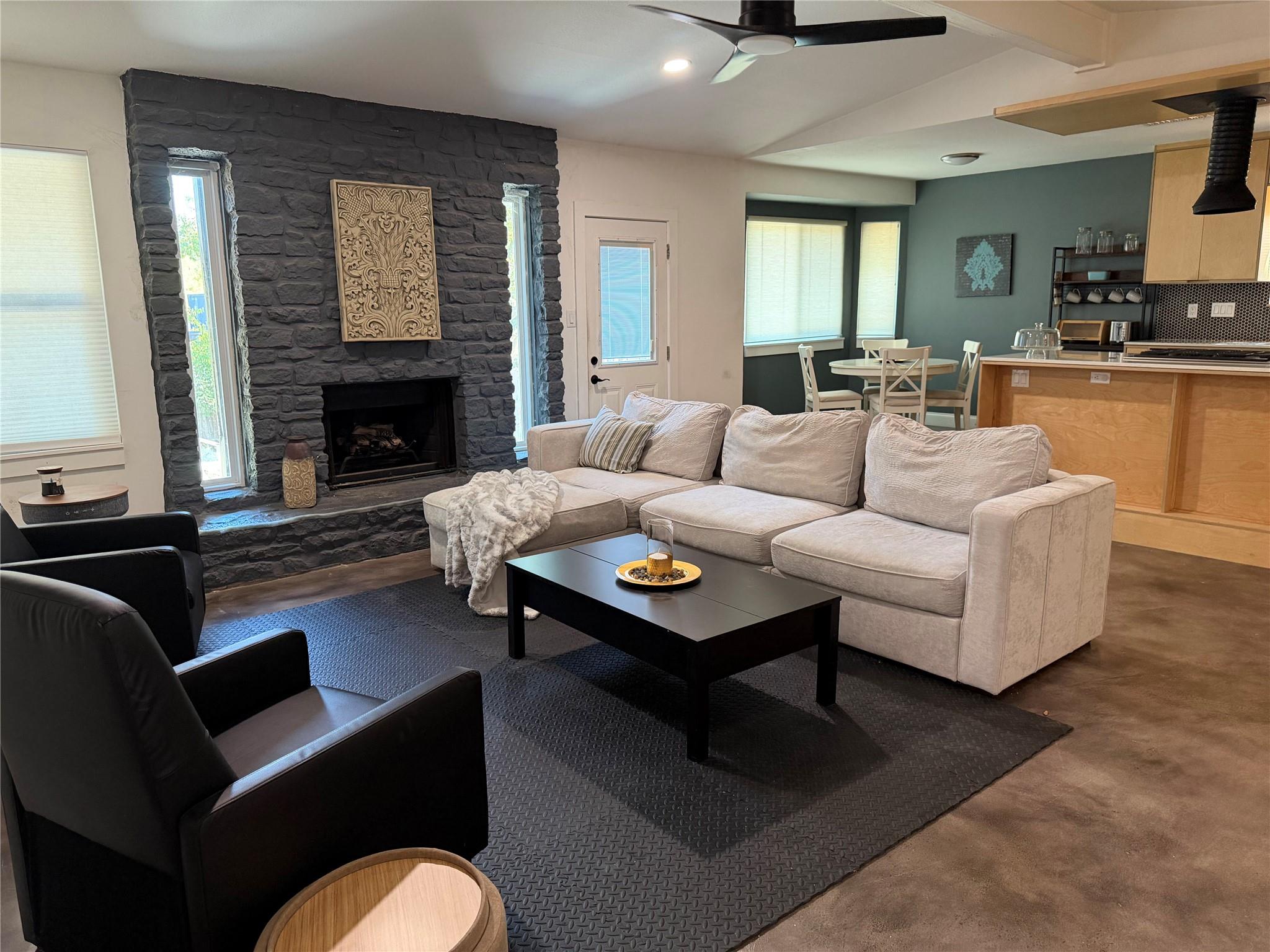 1900 Dauphine Cv, Austin, TX 78727