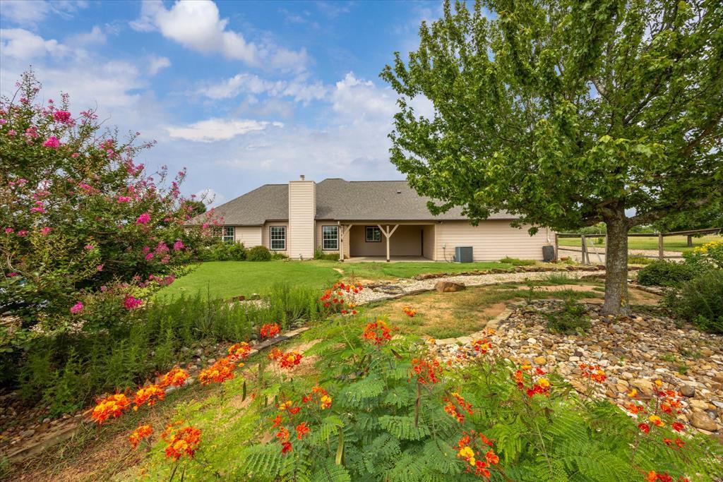 144 Escondido Dr, Del Valle, TX 78617