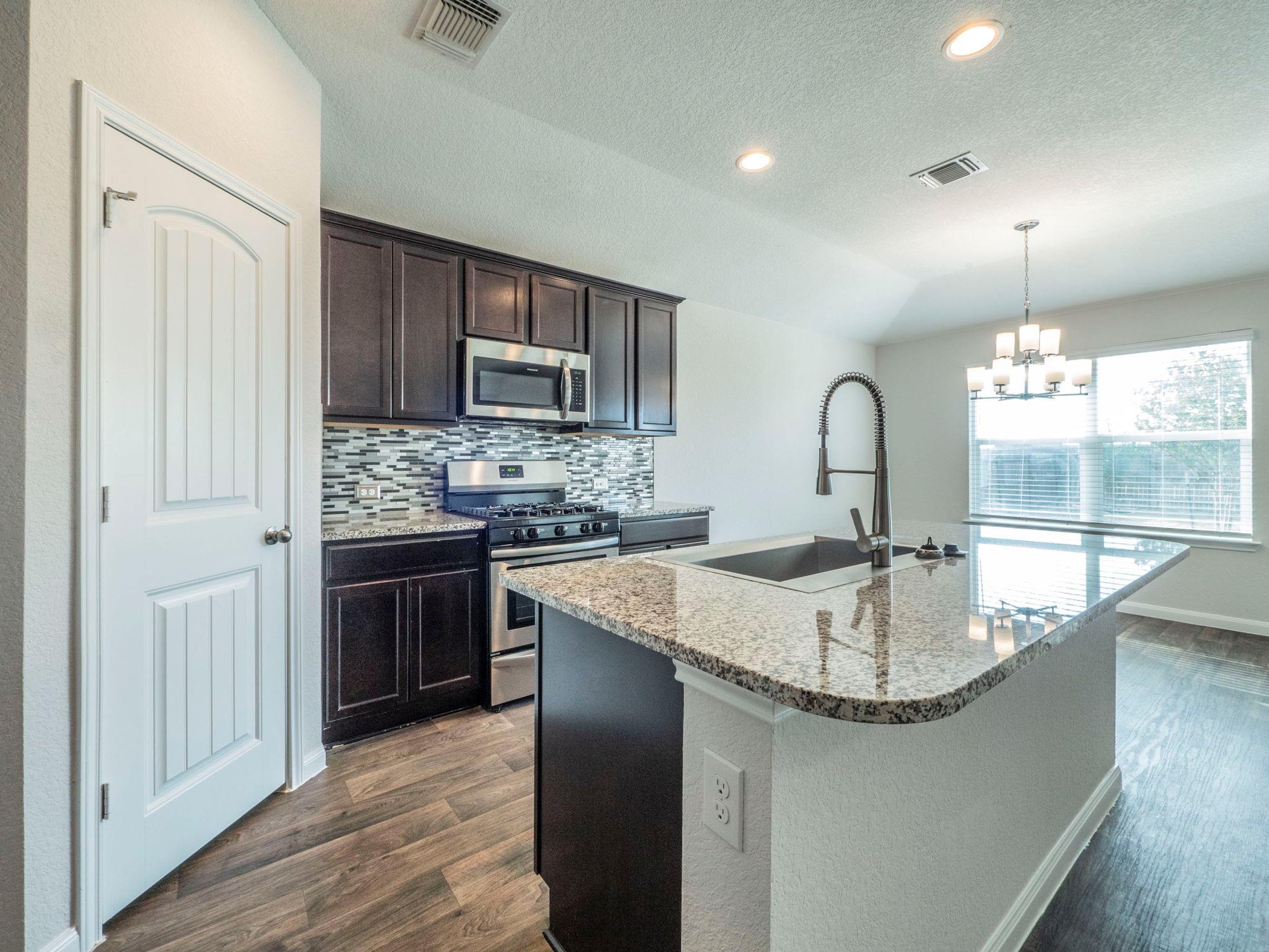 508 Marimoor Dr, Hutto, TX 78634