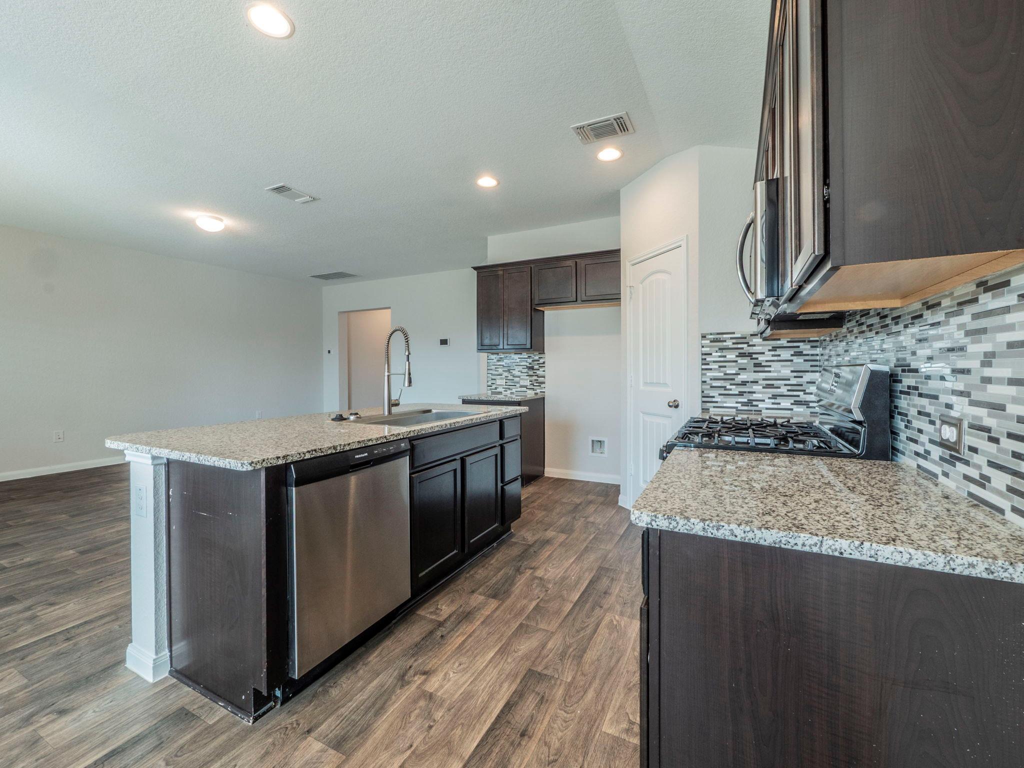 508 Marimoor Dr, Hutto, TX 78634