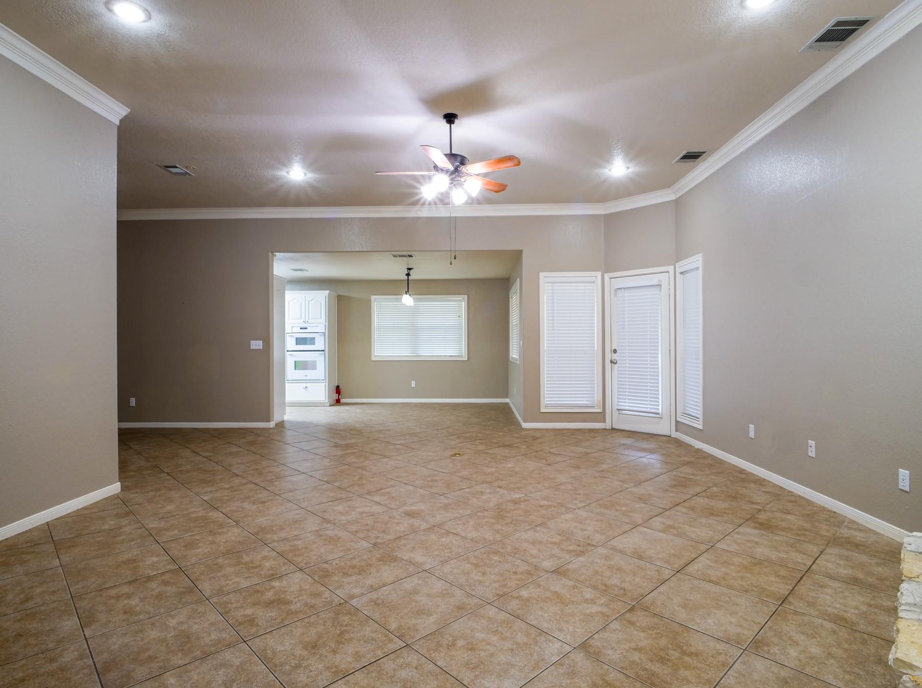 21 Augusta Dr, Meadowlakes, TX 78654