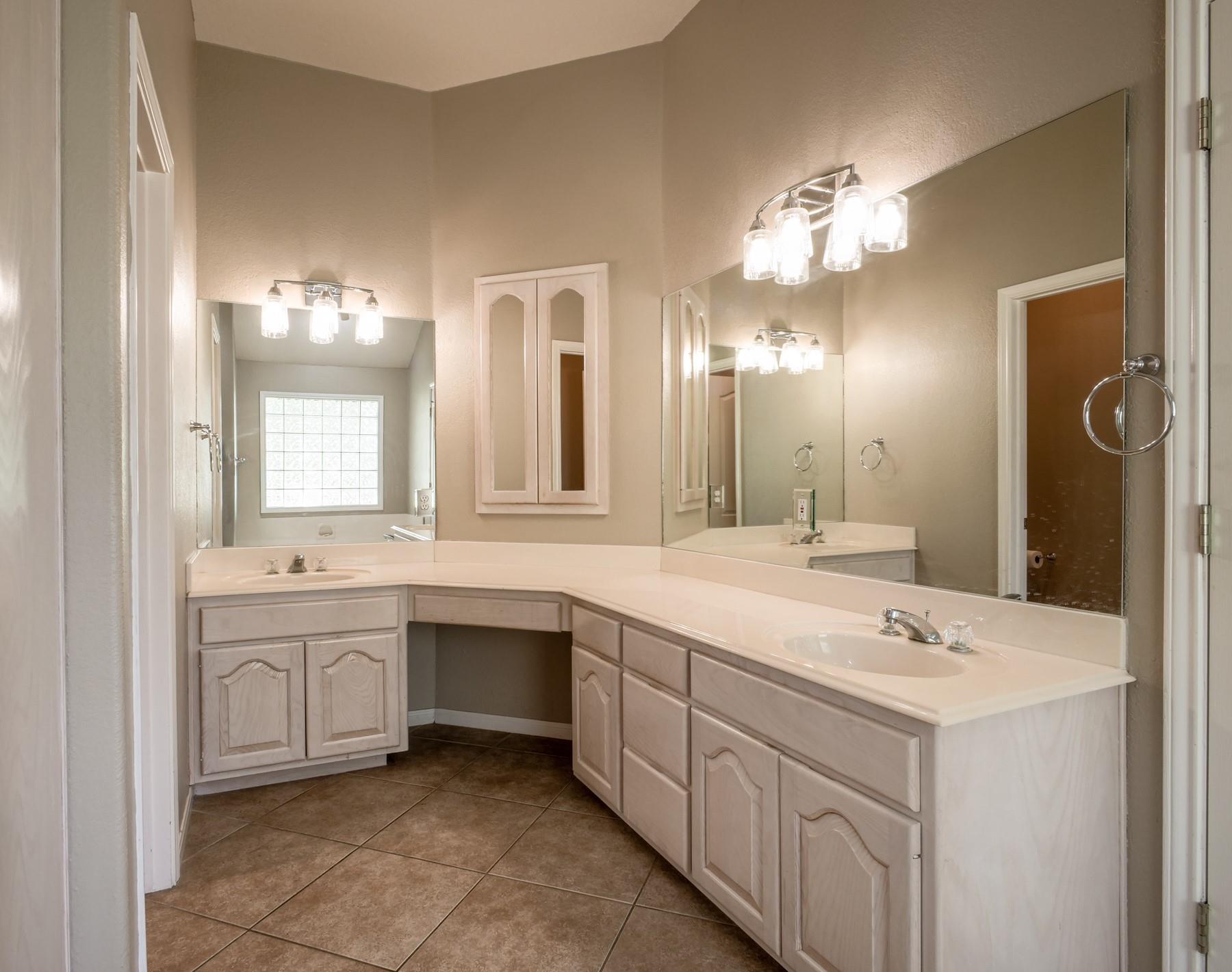 21 Augusta Dr, Meadowlakes, TX 78654