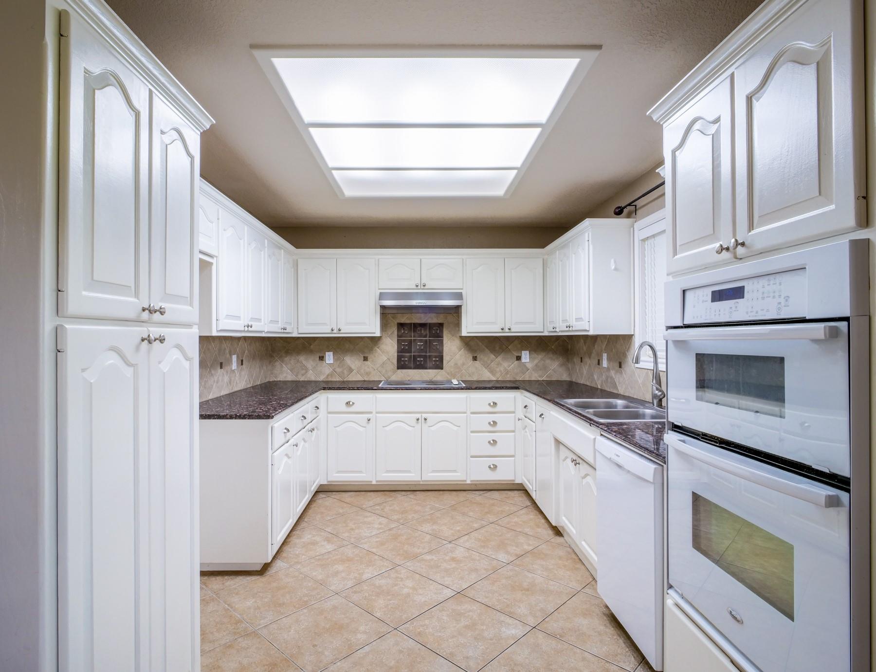 21 Augusta Dr, Meadowlakes, TX 78654