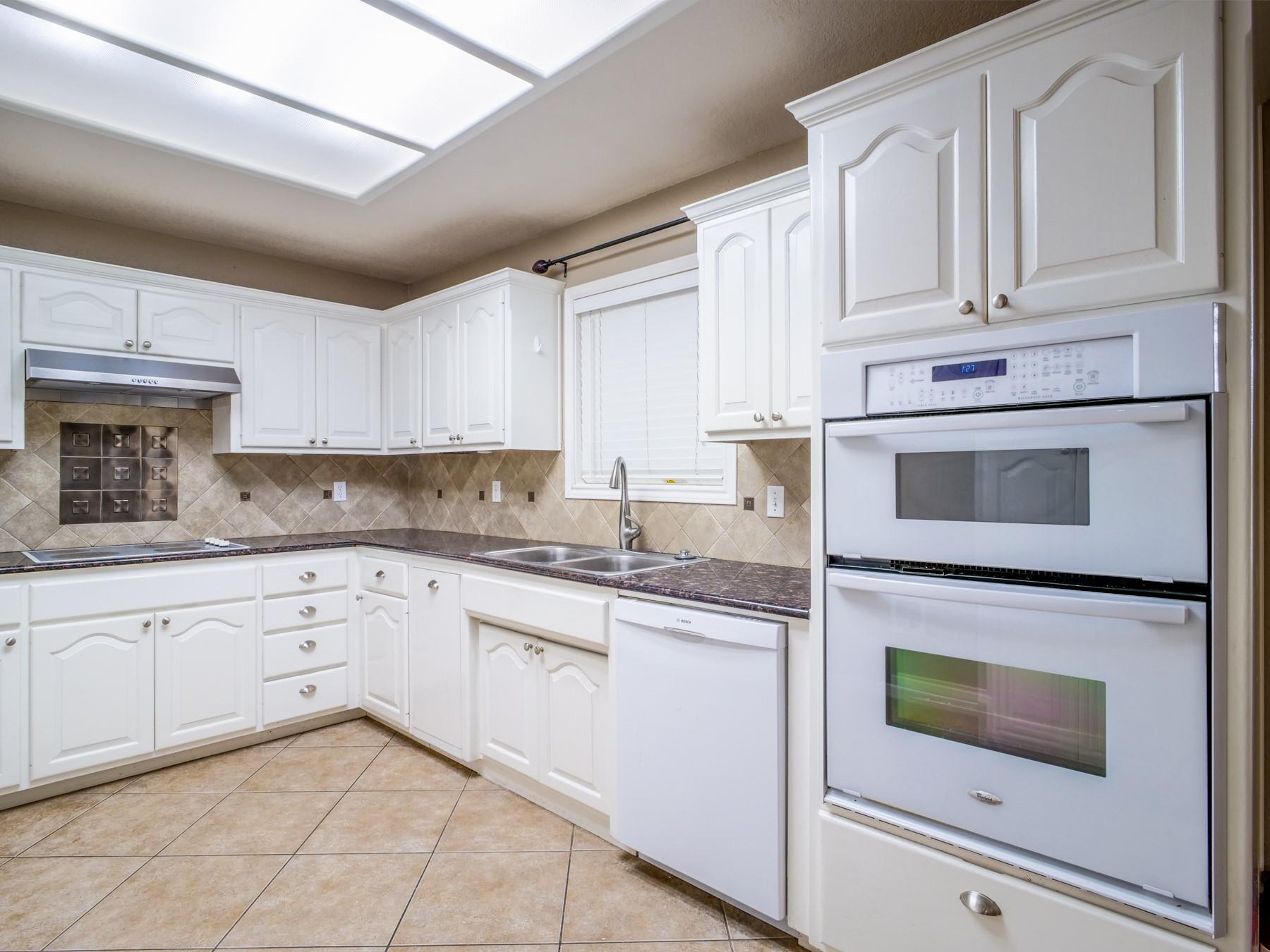 21 Augusta Dr, Meadowlakes, TX 78654