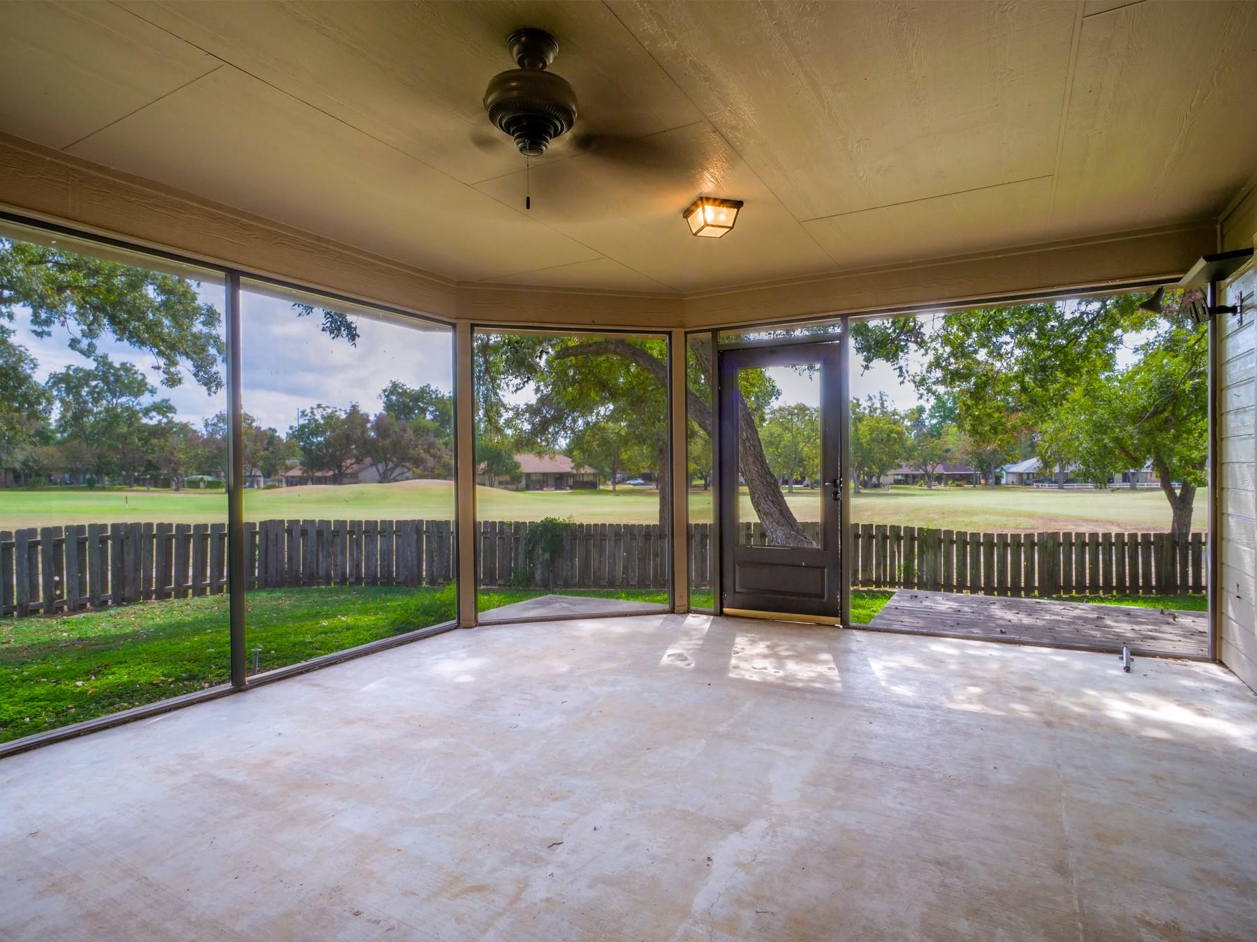 21 Augusta Dr, Meadowlakes, TX 78654