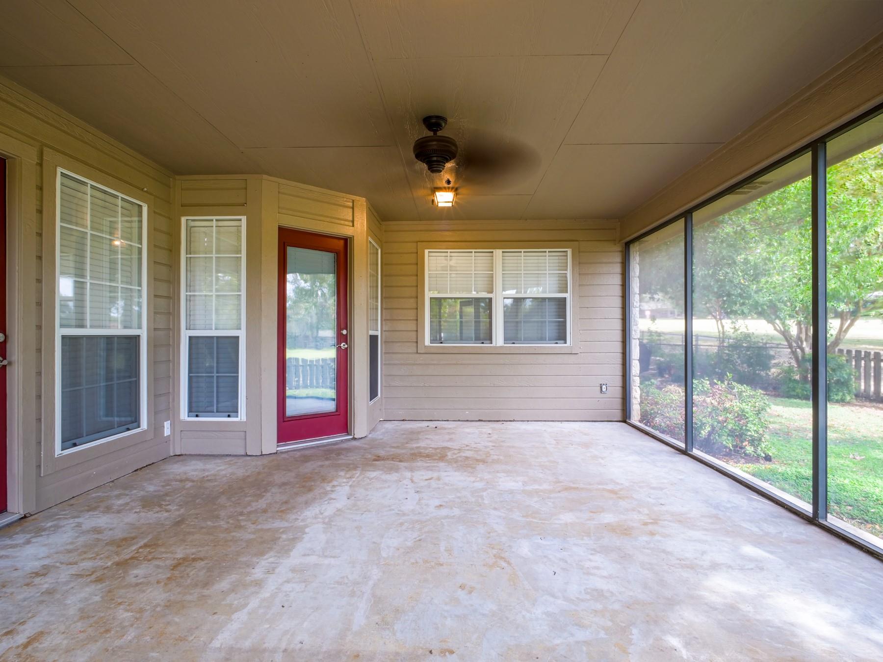 21 Augusta Dr, Meadowlakes, TX 78654