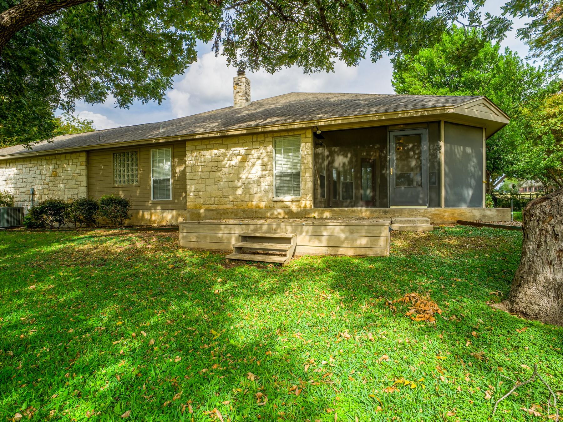 21 Augusta Dr, Meadowlakes, TX 78654