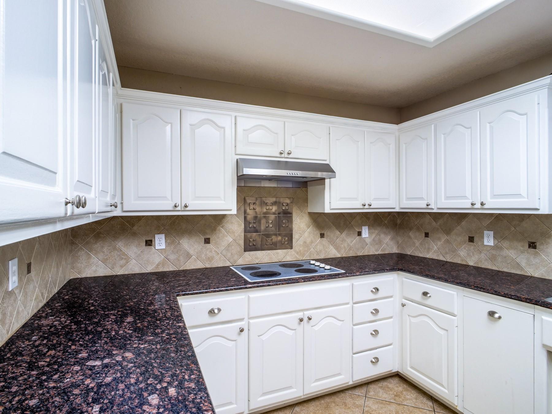 21 Augusta Dr, Meadowlakes, TX 78654