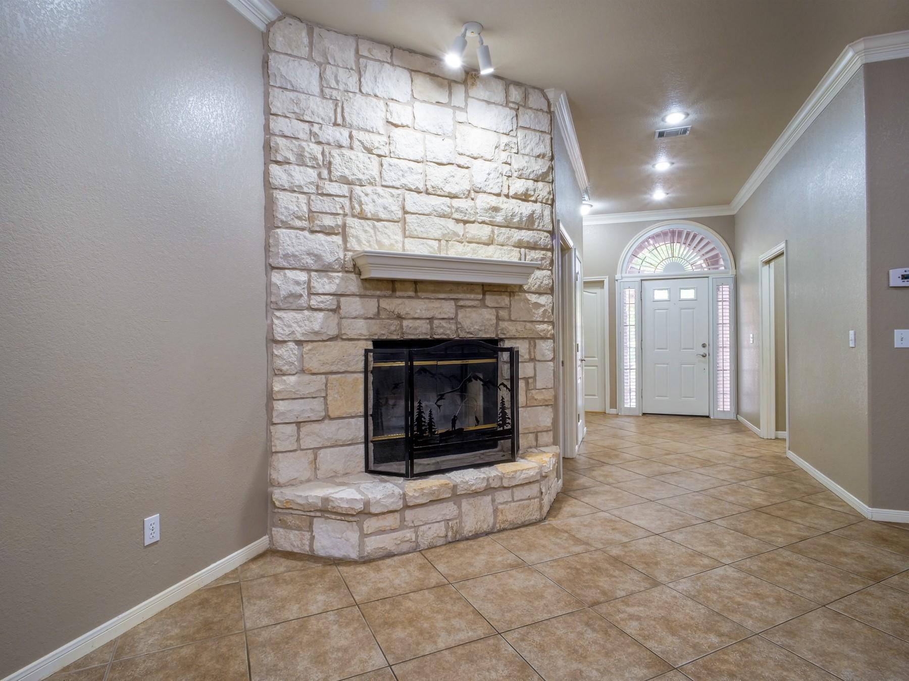 21 Augusta Dr, Meadowlakes, TX 78654