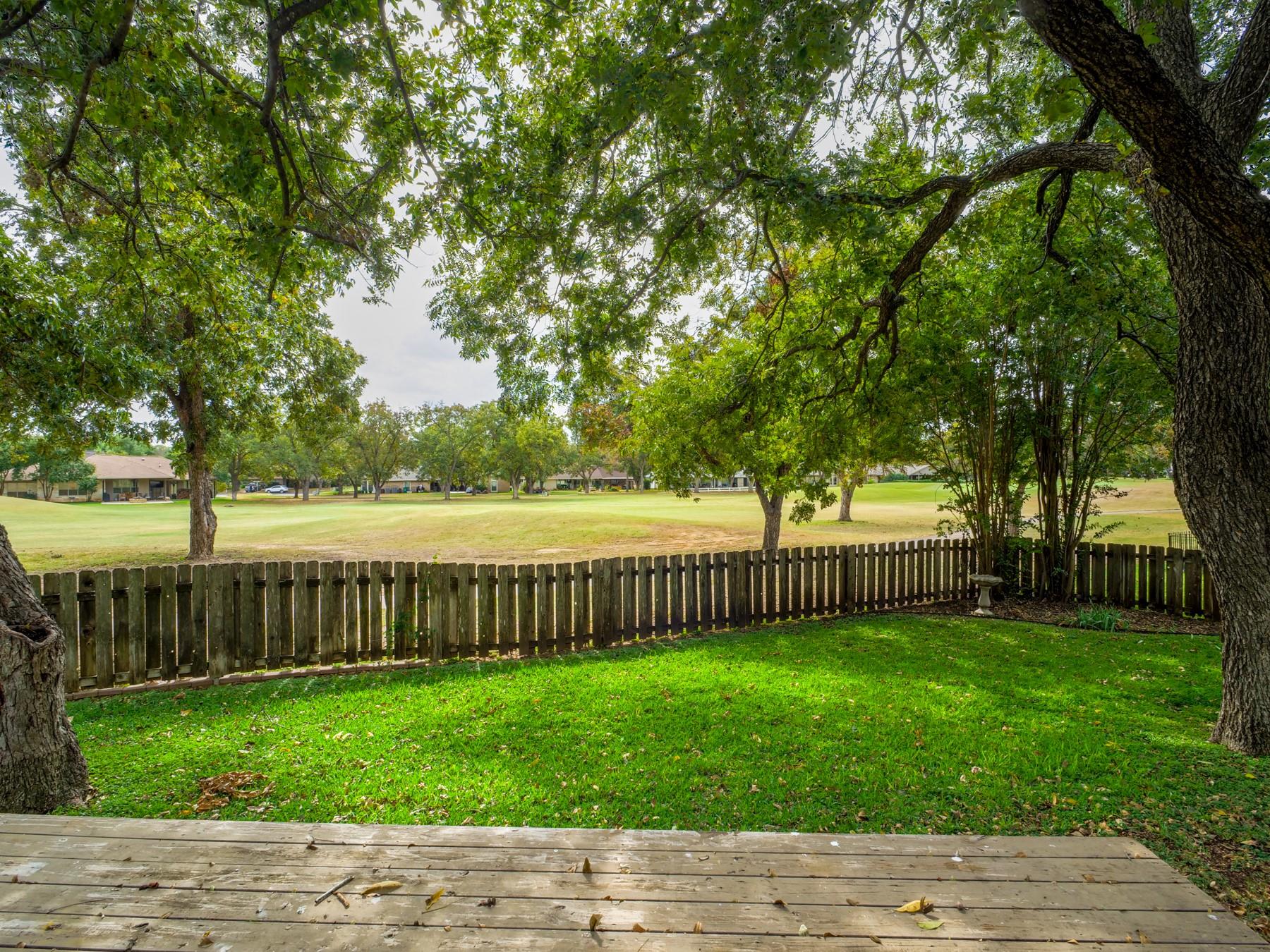 21 Augusta Dr, Meadowlakes, TX 78654