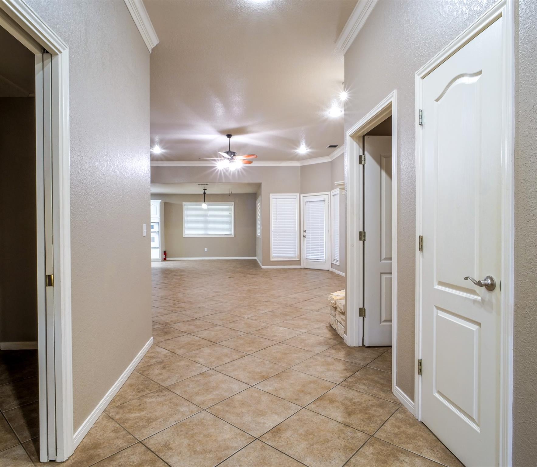 21 Augusta Dr, Meadowlakes, TX 78654