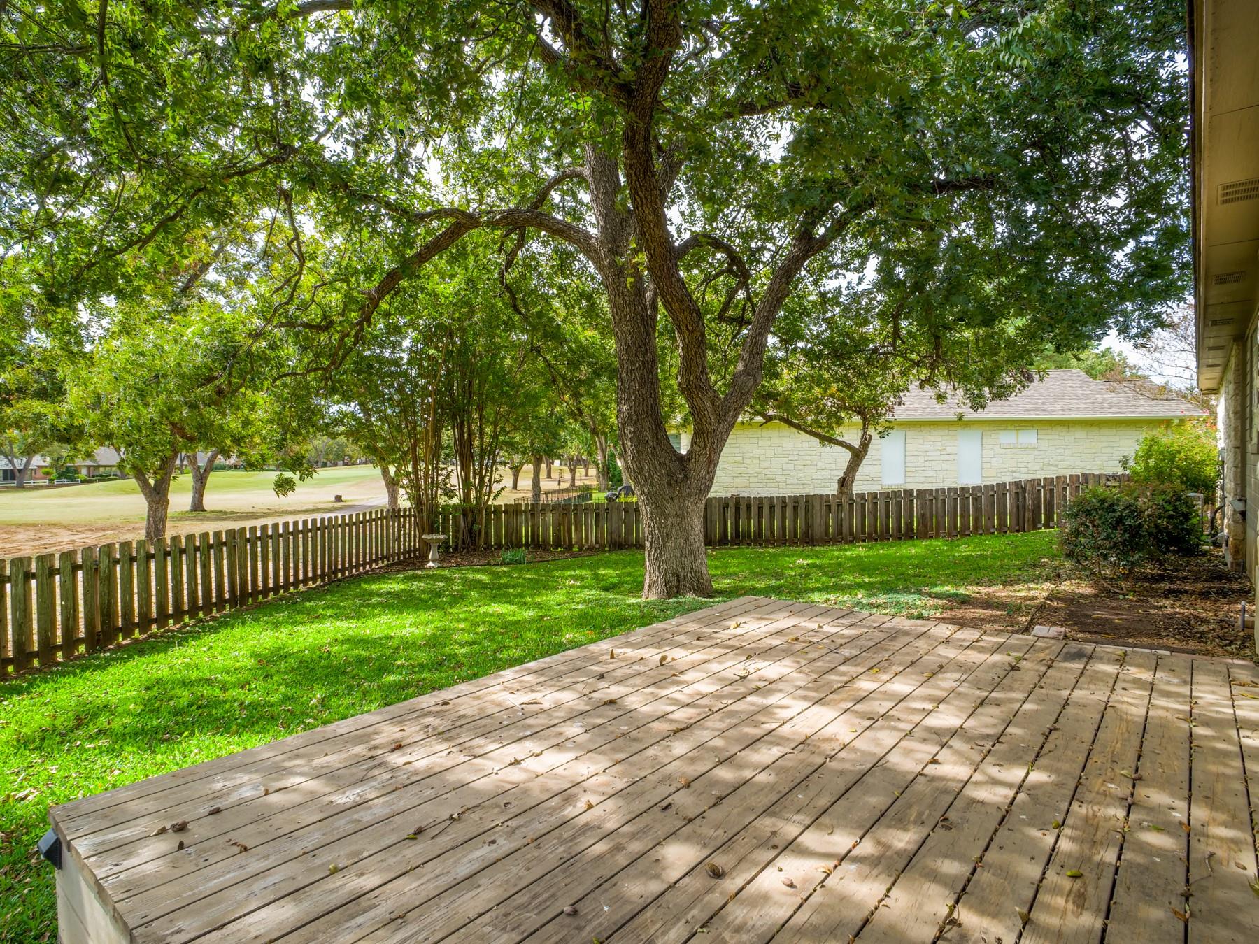 21 Augusta Dr, Meadowlakes, TX 78654