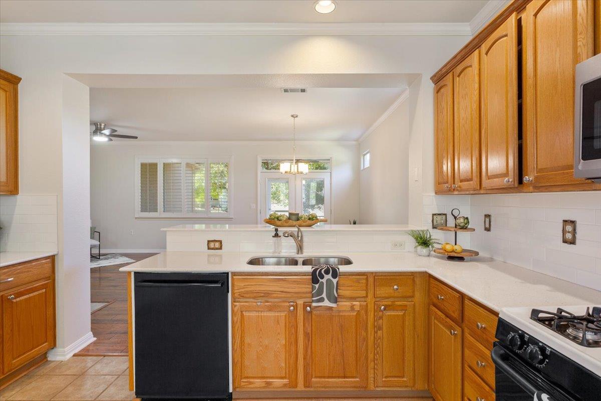 107 Rain Lily Ln, Georgetown, TX 78633