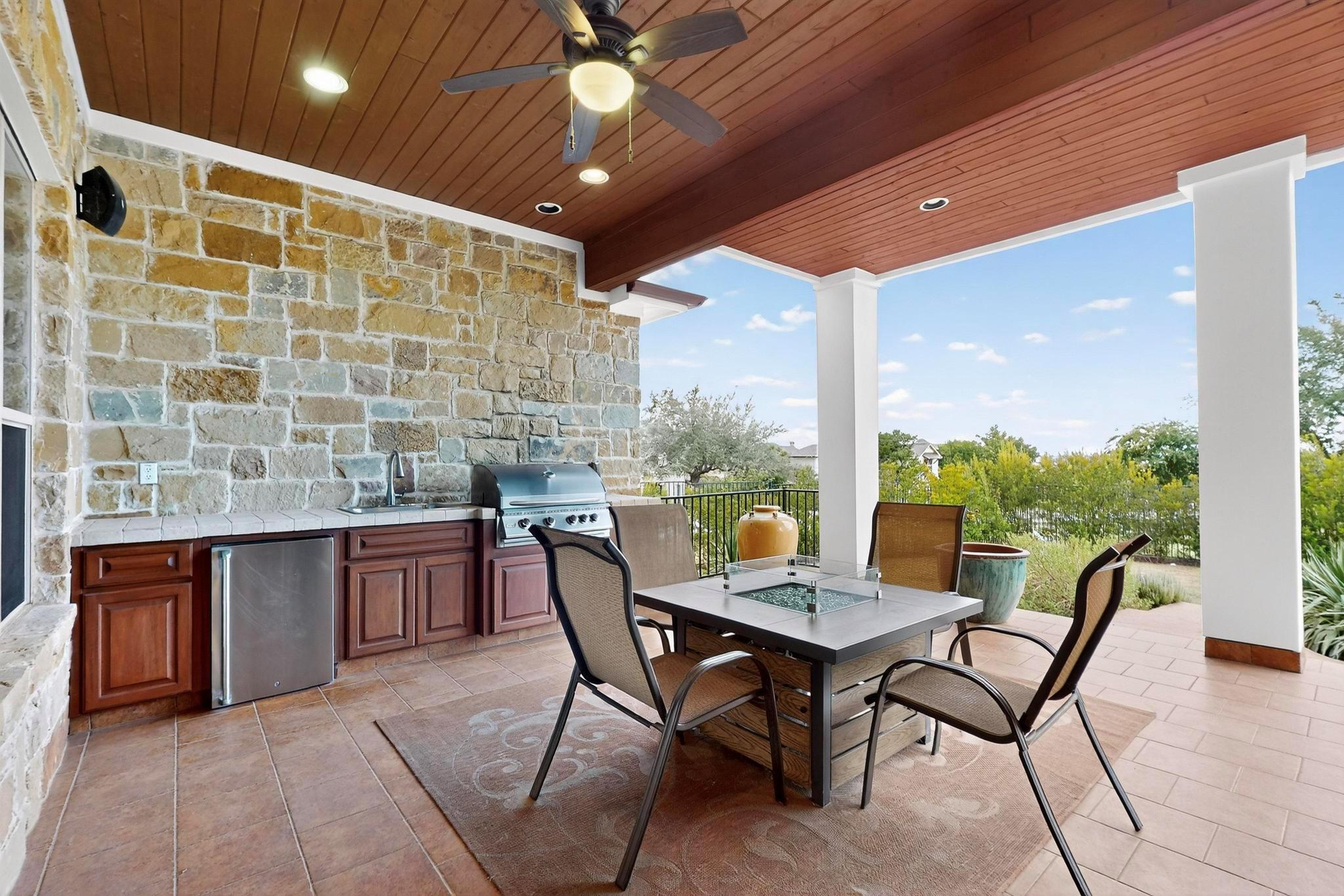 102 Kildrummy Ln, Lakeway, TX 78738