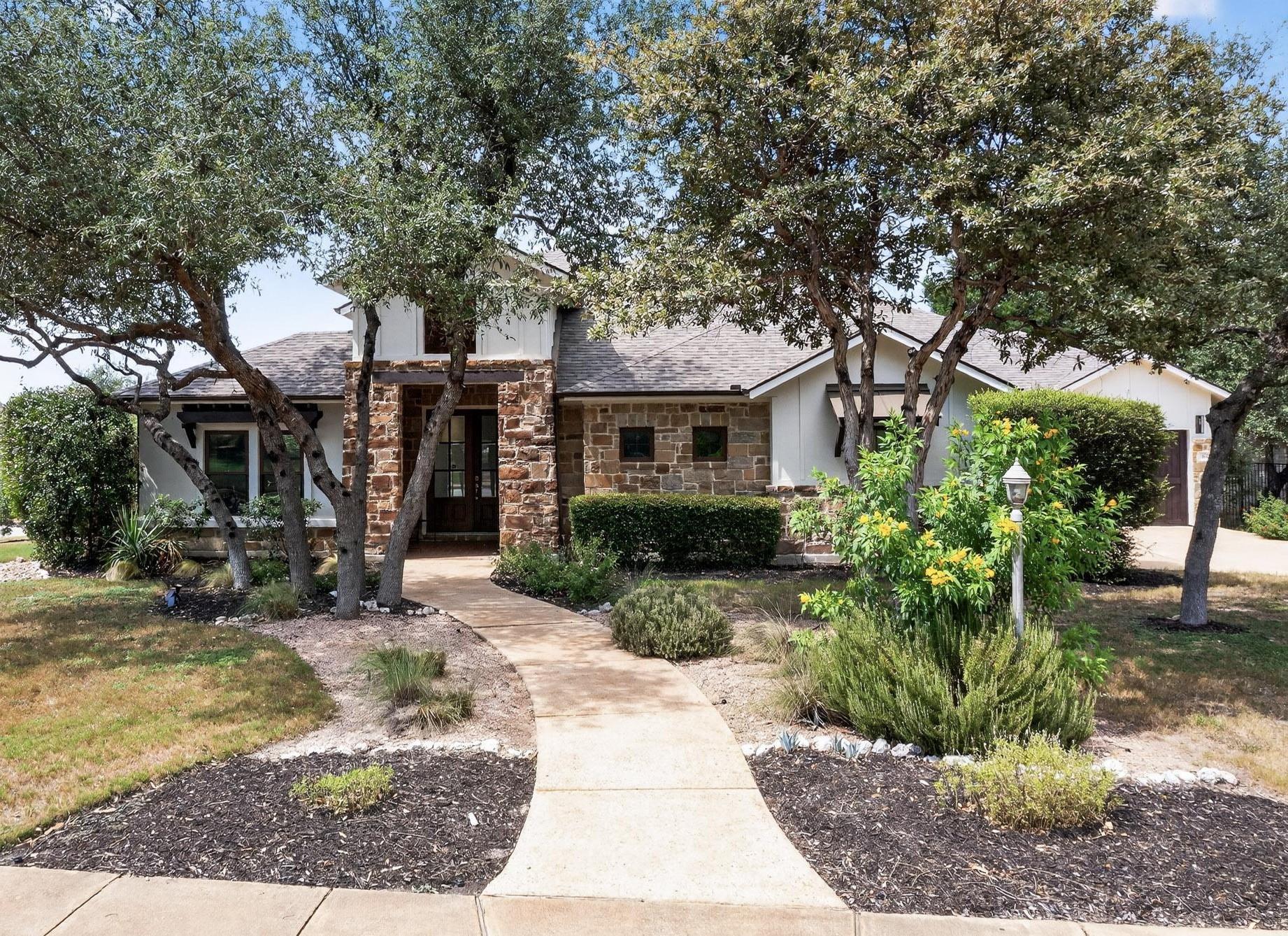 102 Kildrummy Ln, Lakeway, TX 78738