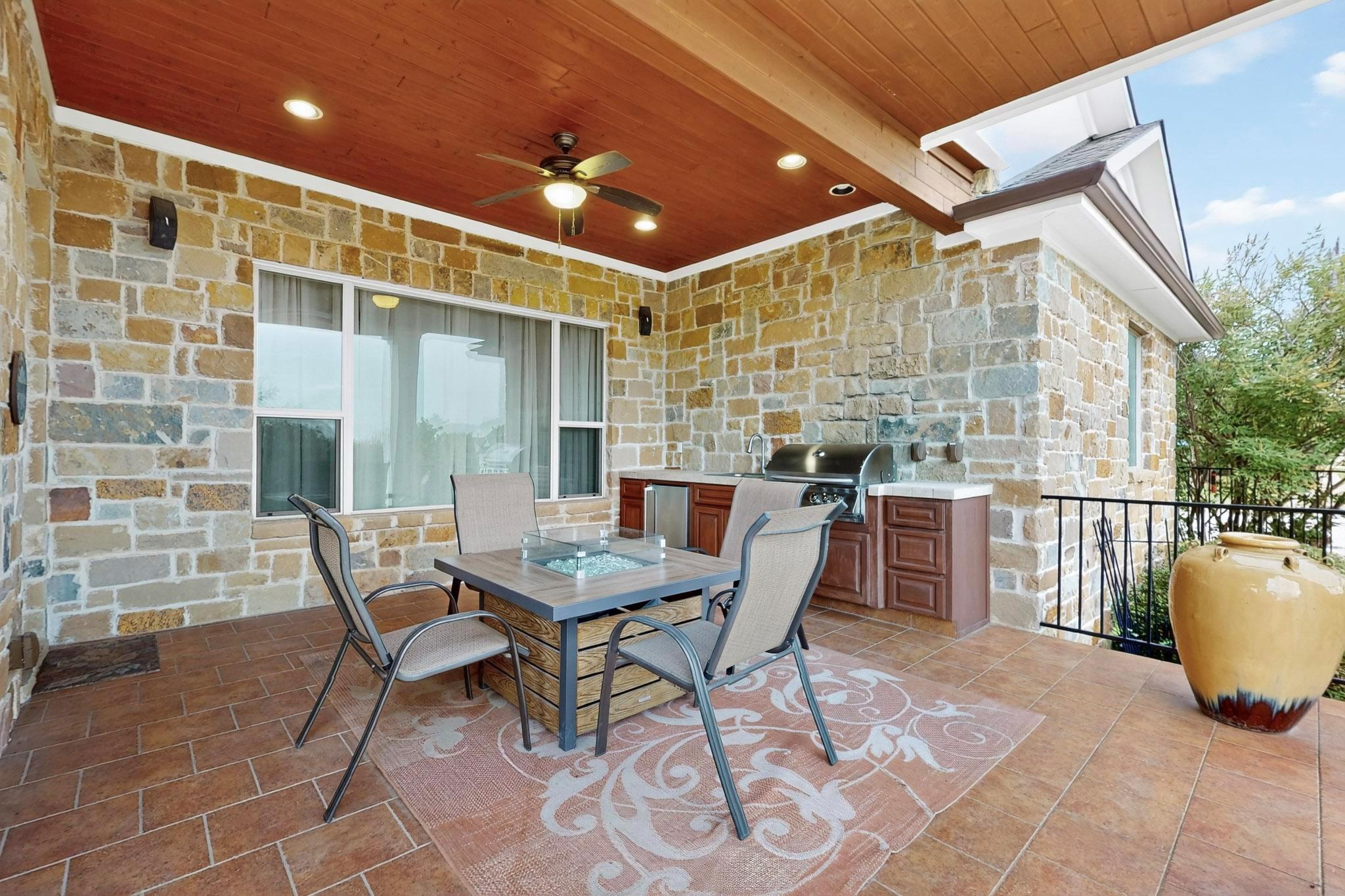 102 Kildrummy Ln, Lakeway, TX 78738