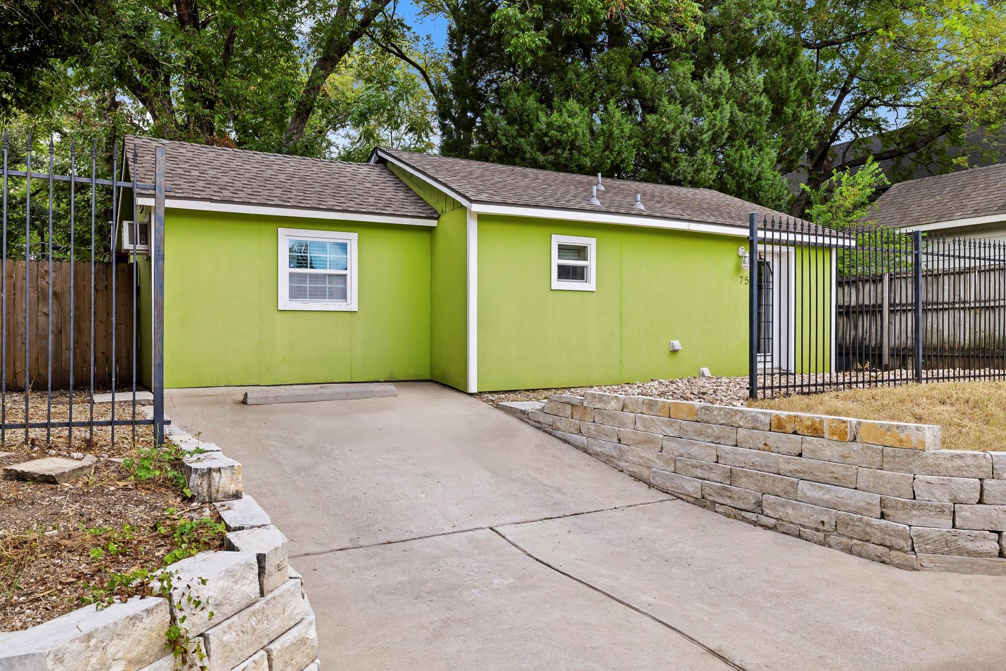 75 Pedernales St, Austin, TX 78702
