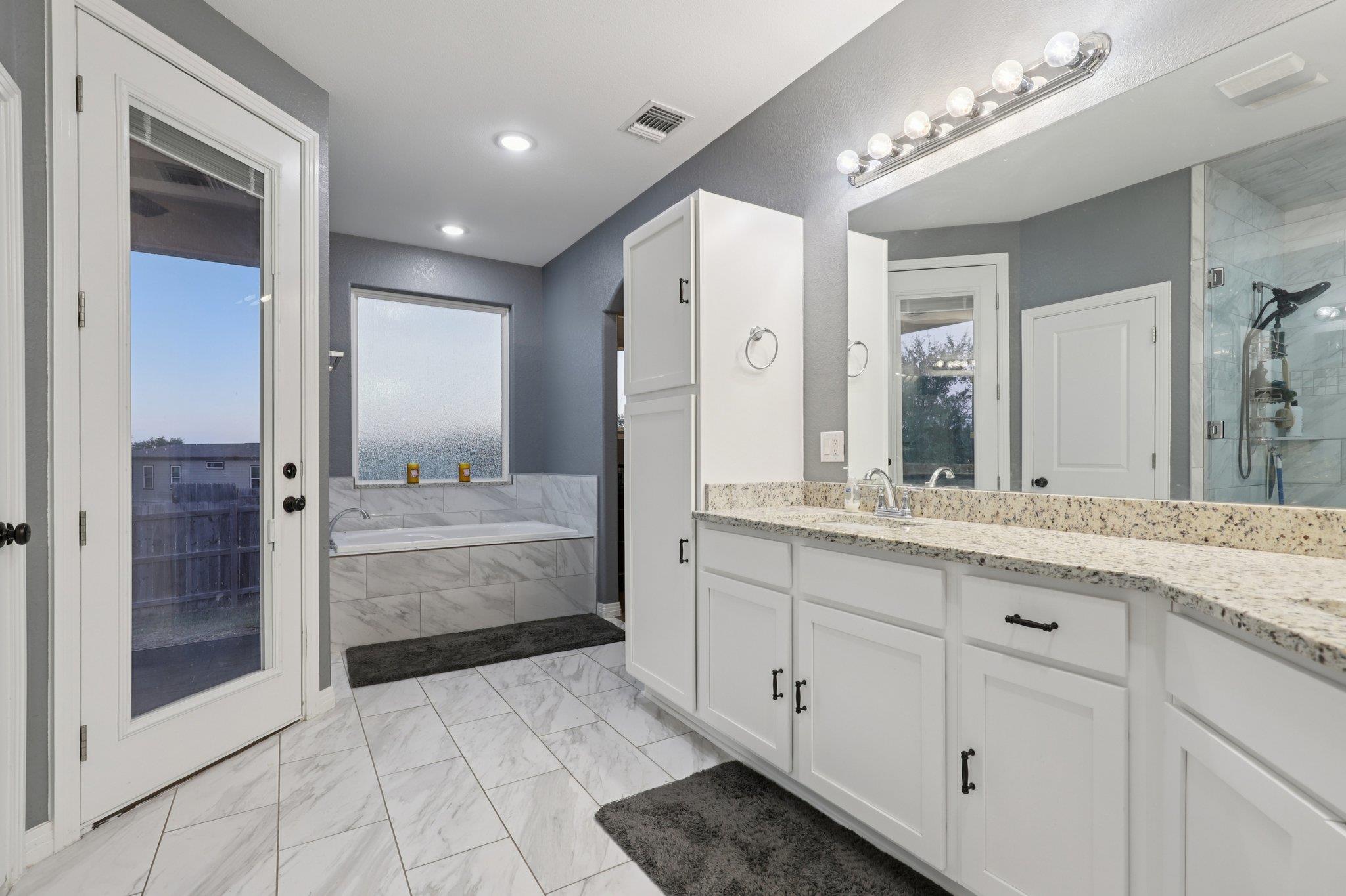 718 Chip Shot Cir, Spring Branch, TX 78070