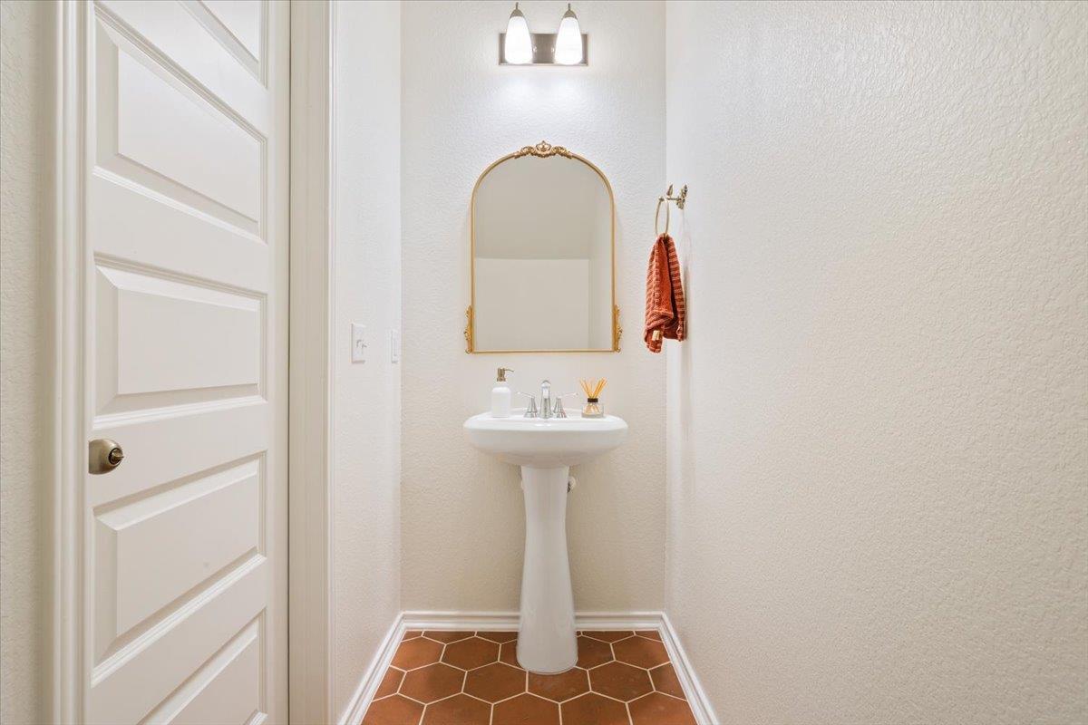 1005 Brambles Dr, Georgetown, TX 78626