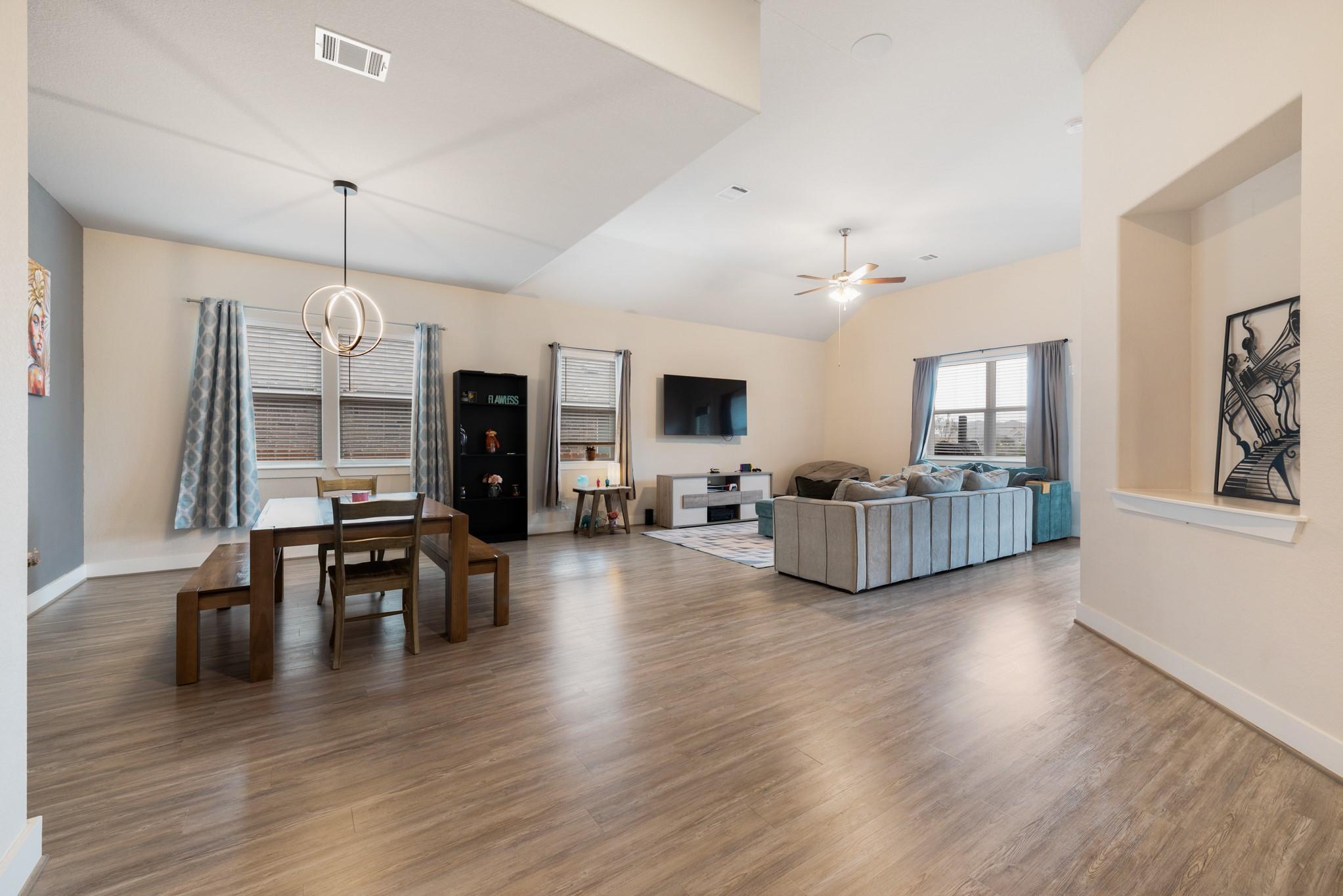 216 Emerald Garden Rd, San Marcos, TX 78666