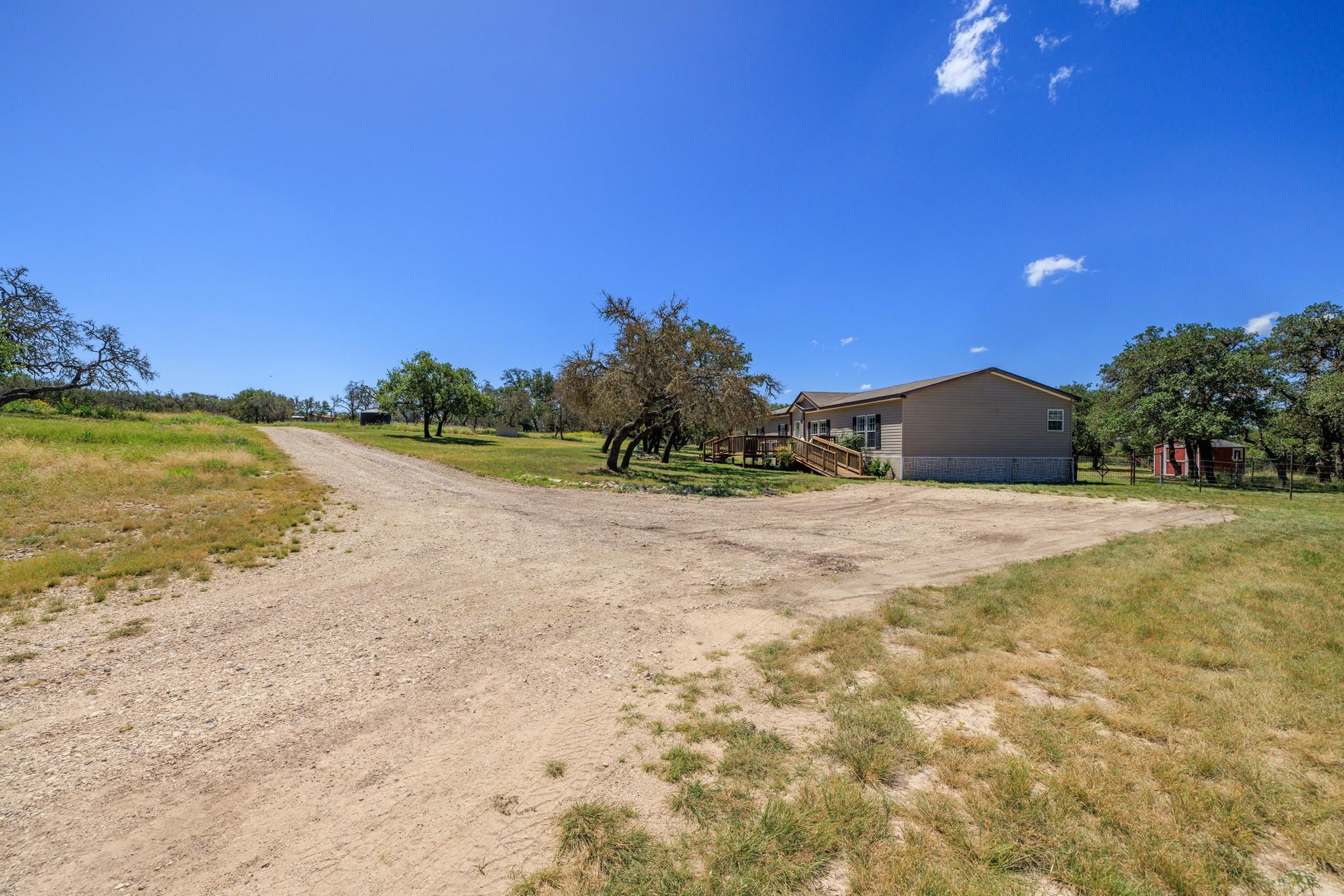 429 Spanish Oak Trl, Harper, TX 78631