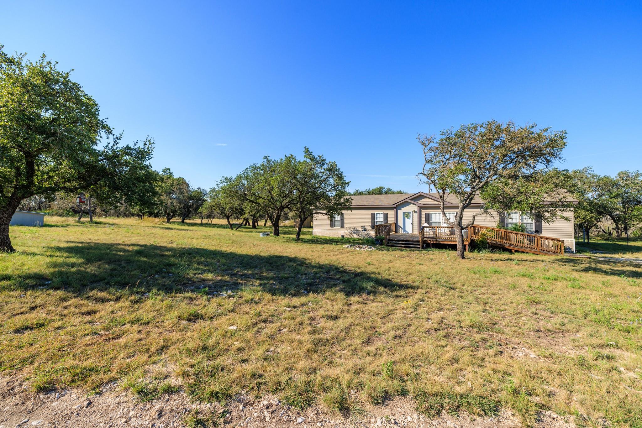 429 Spanish Oak Trl, Harper, TX 78631