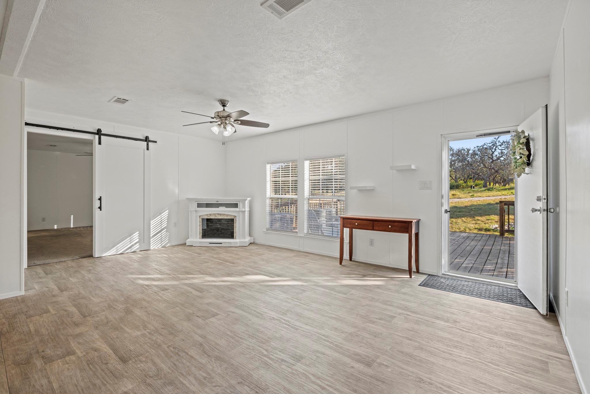 429 Spanish Oak Trl, Harper, TX 78631