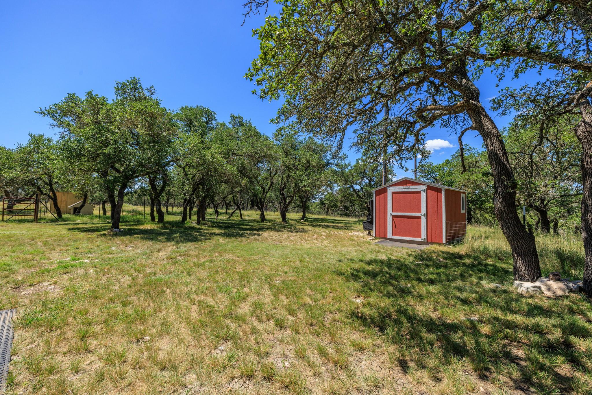 429 Spanish Oak Trl, Harper, TX 78631