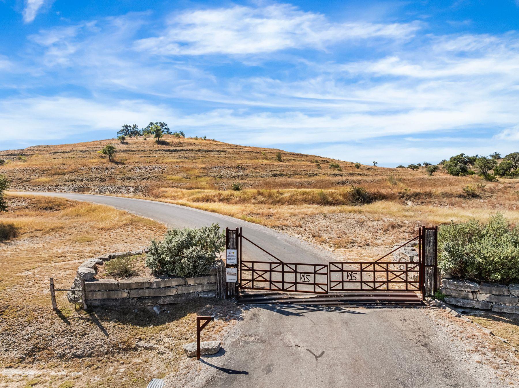 226 S Walnut Springs Rd, Johnson City, TX 78636