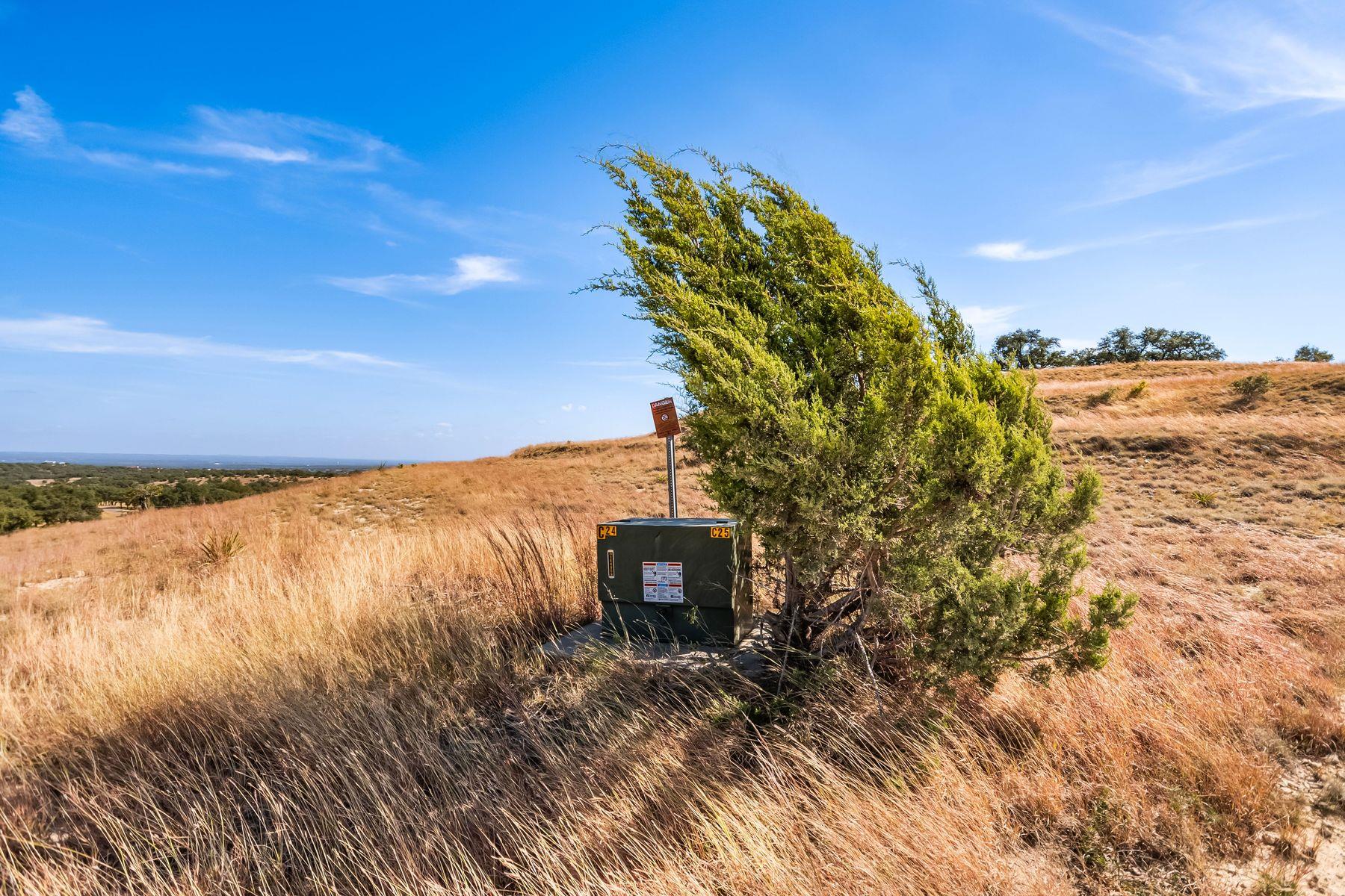 226 S Walnut Springs Rd, Johnson City, TX 78636