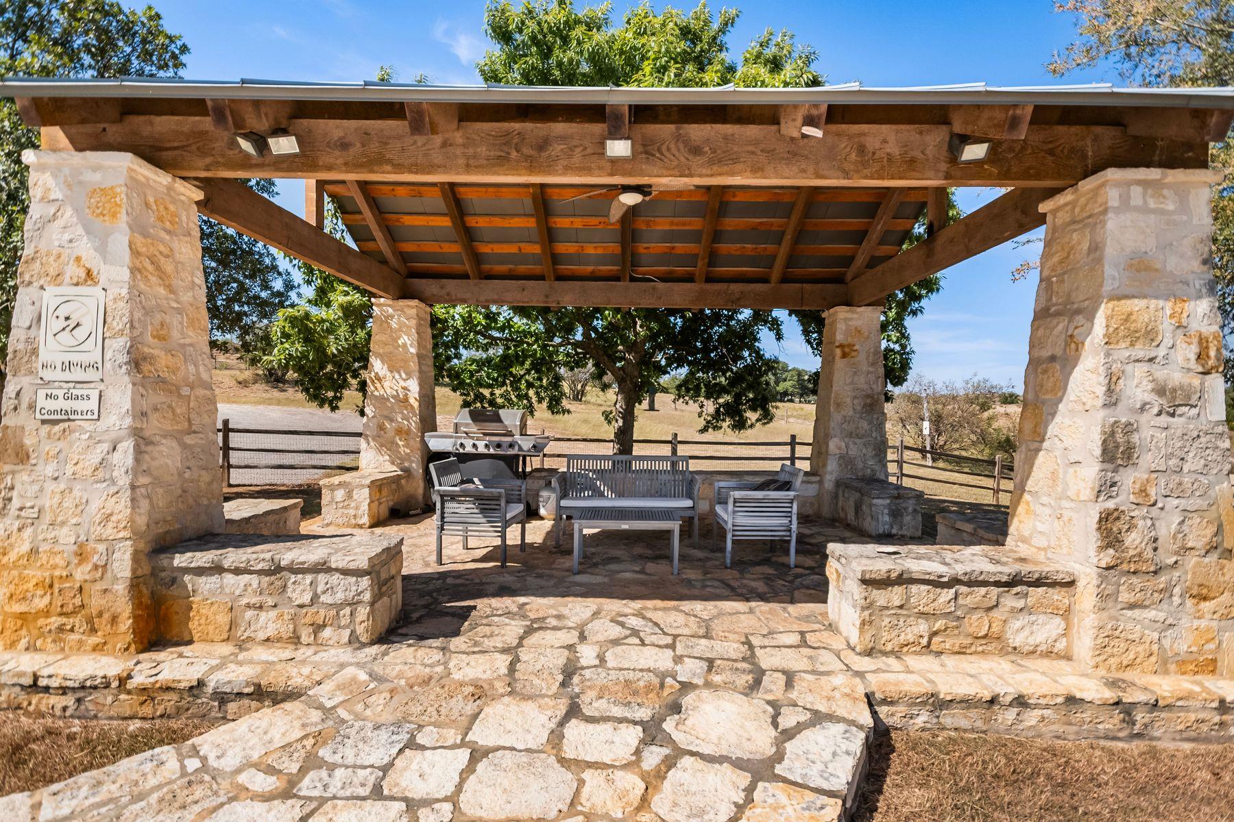 226 S Walnut Springs Rd, Johnson City, TX 78636