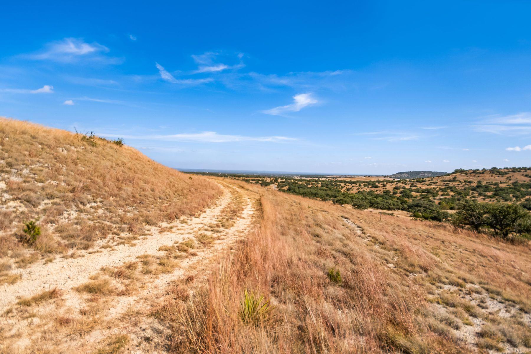 226 S Walnut Springs Rd, Johnson City, TX 78636