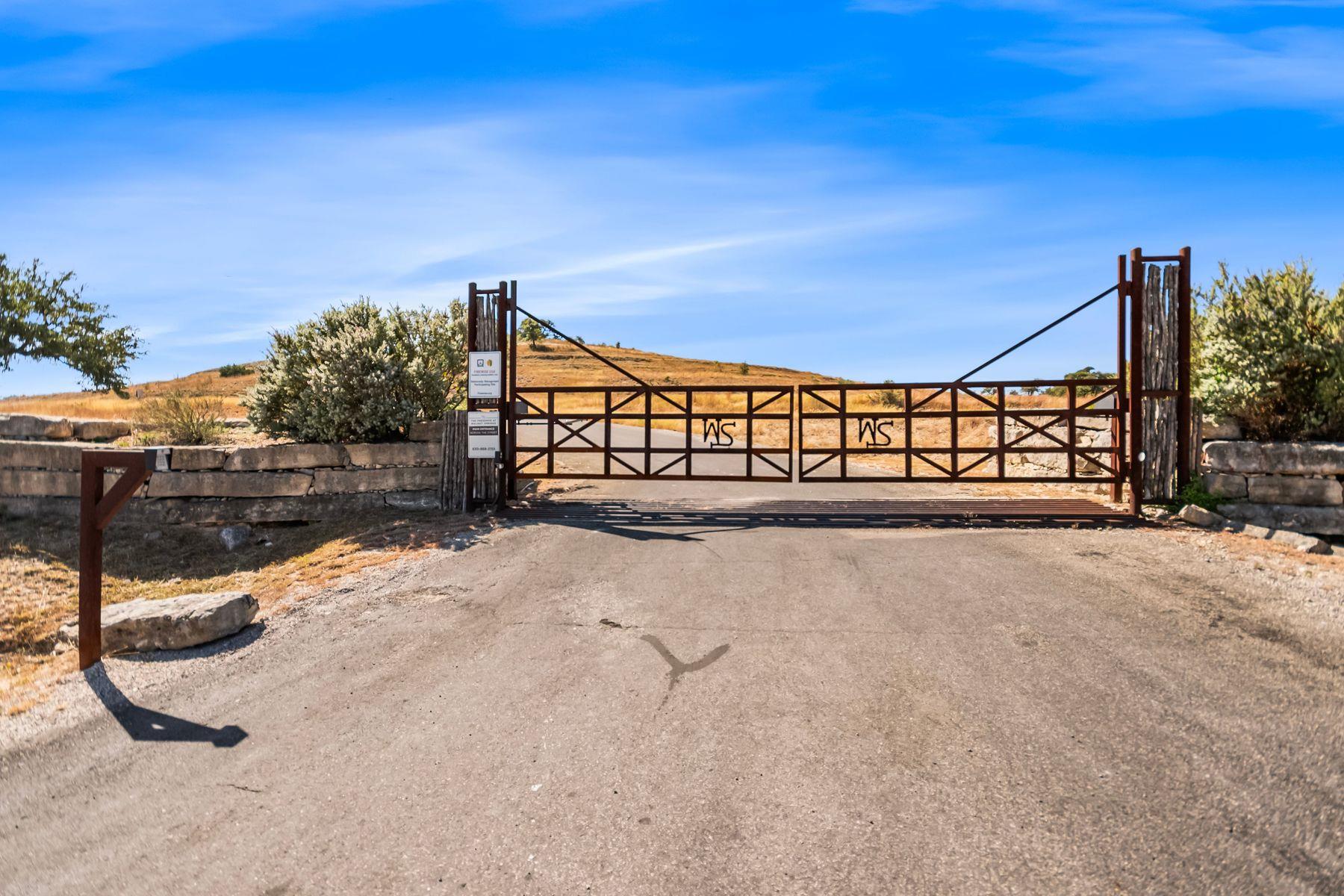 226 S Walnut Springs Rd, Johnson City, TX 78636