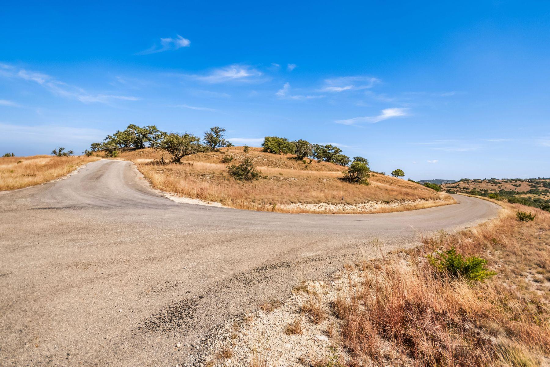 226 S Walnut Springs Rd, Johnson City, TX 78636