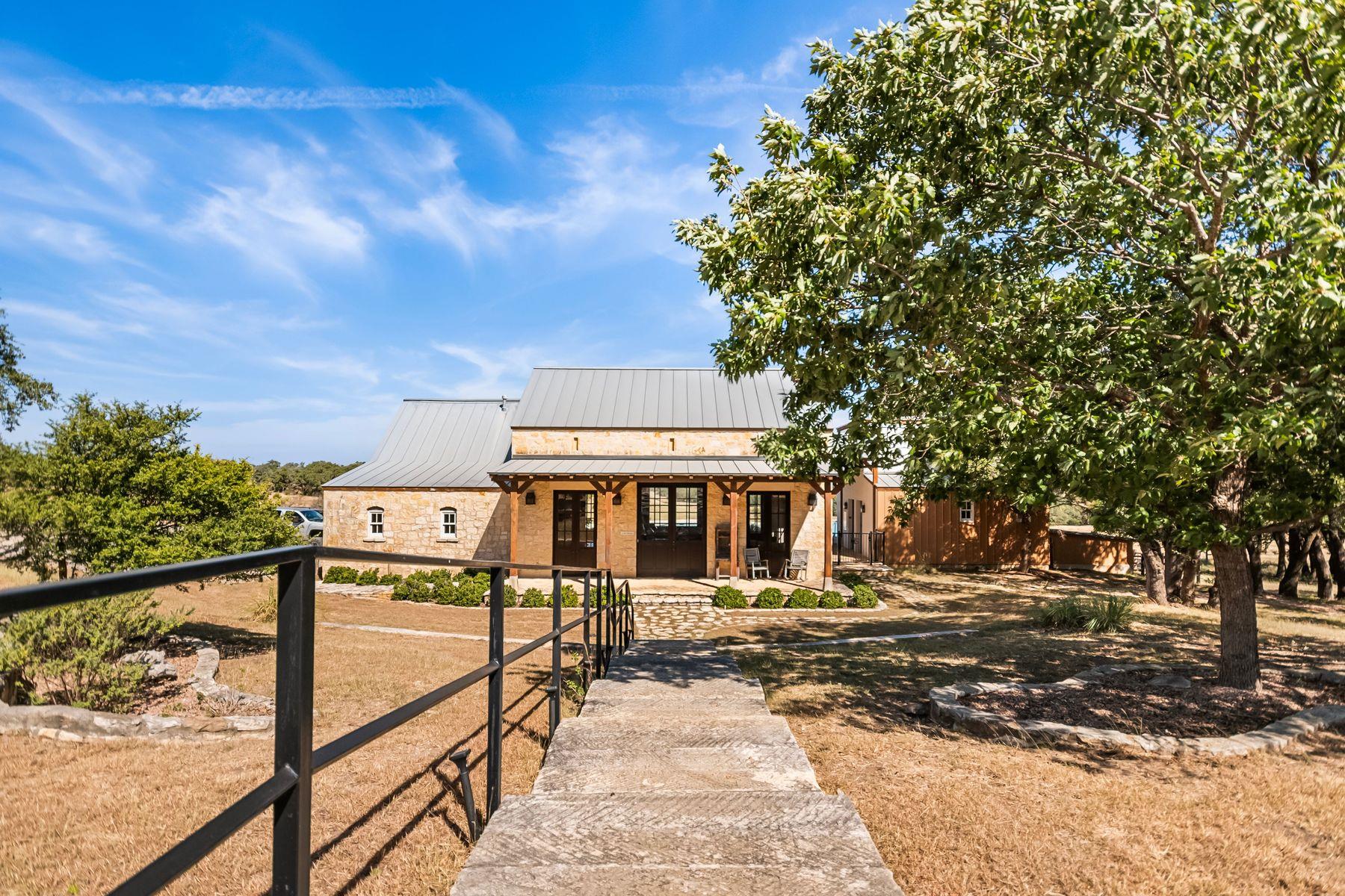 226 S Walnut Springs Rd, Johnson City, TX 78636