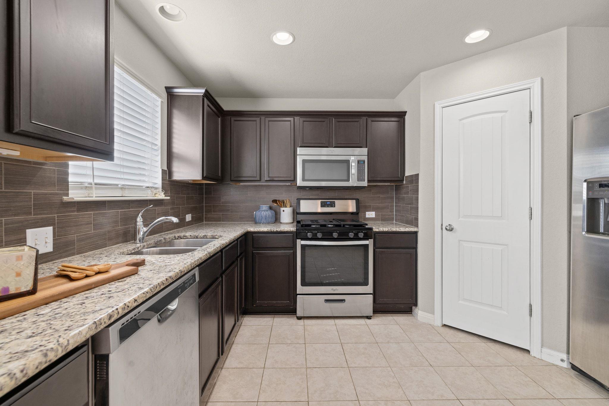 464 S Brook Dr, Leander, TX 78641