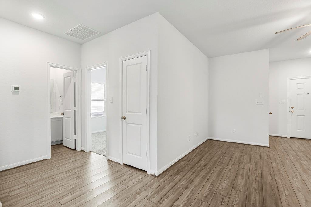 104 Katie Elder Dr, Jarrell, TX 76537