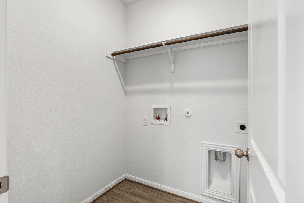 104 Katie Elder Dr, Jarrell, TX 76537