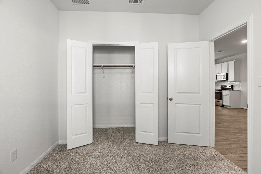 104 Katie Elder Dr, Jarrell, TX 76537